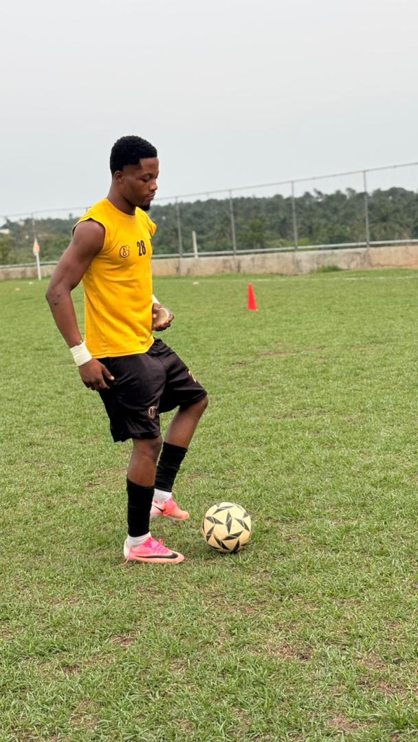 GoldFc001's tweet photo. COMMANDER AT THE BACK: OJOLOWO NURUDEEN 🛡️
Dominant in the air, calm on the ball, fearless in duels. His leadership and composure built play from the back vs Ijesha Golden Warriors FC.
Gold FC’s rock.
*#GoldFC #NLO26 #DefensiveRock* https://t.co/jO5grWLZoA
