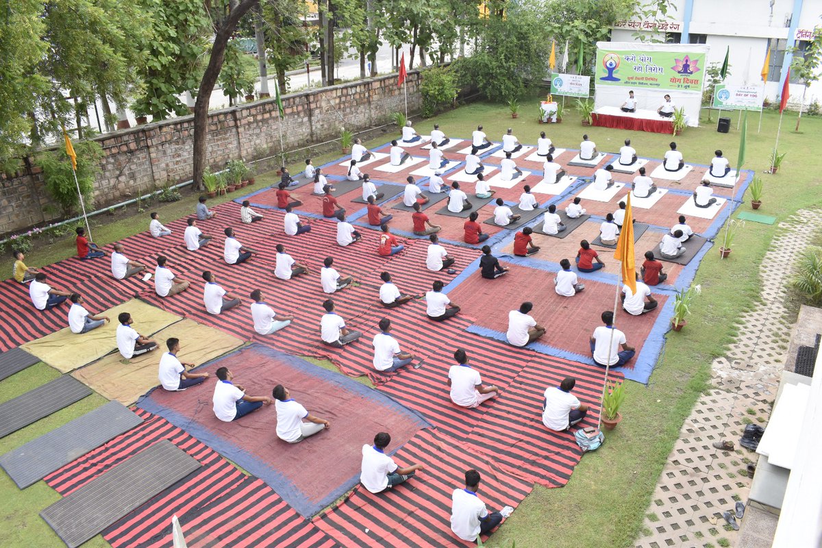 3SandOurHealth's tweet photo. Yoga session organized at Surya Roshani Limited , Madhya Pradesh as part of upcoming  International Yoga Day 2026 https://t.co/xDov0i4hlS