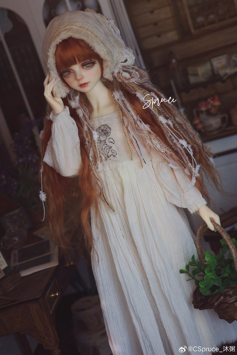 Lili_ru_e26's tweet image. Barbie (2023) is a candy-colored dream with sharp heart—explores identity, friendship, and ditching "perfect" to find you. Who’s crying at the beach scene  #BarbieMovie #MustWatch