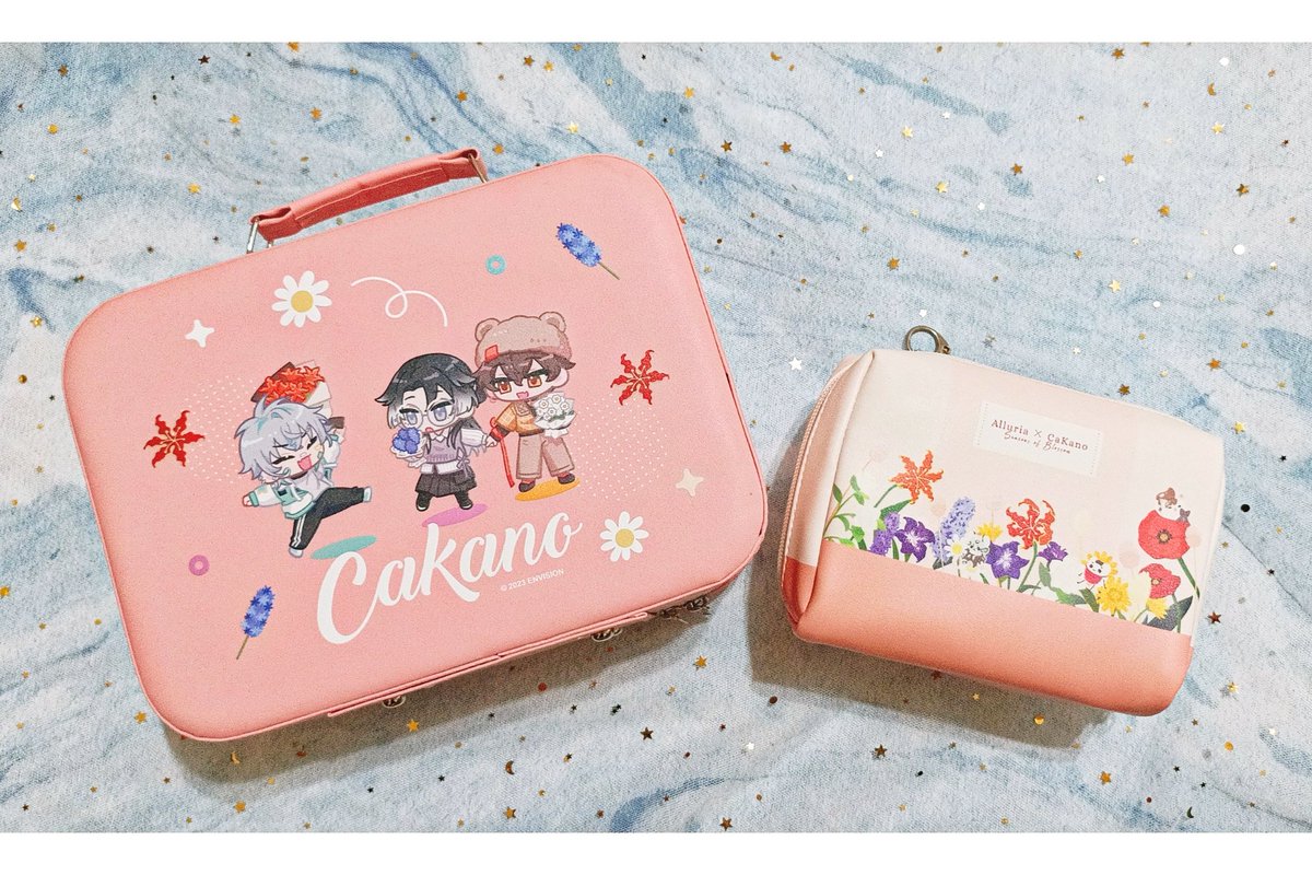 動漫節週邊開箱~
小河老師畫的主視覺圖好美🥹❤️
收納箱的Q版圖也超可愛💕

#天天開希 #菲賣品 #Kai動了 #千鯨不換 #積穆 #堆積成塔 #課課米伊 #里里叩叩