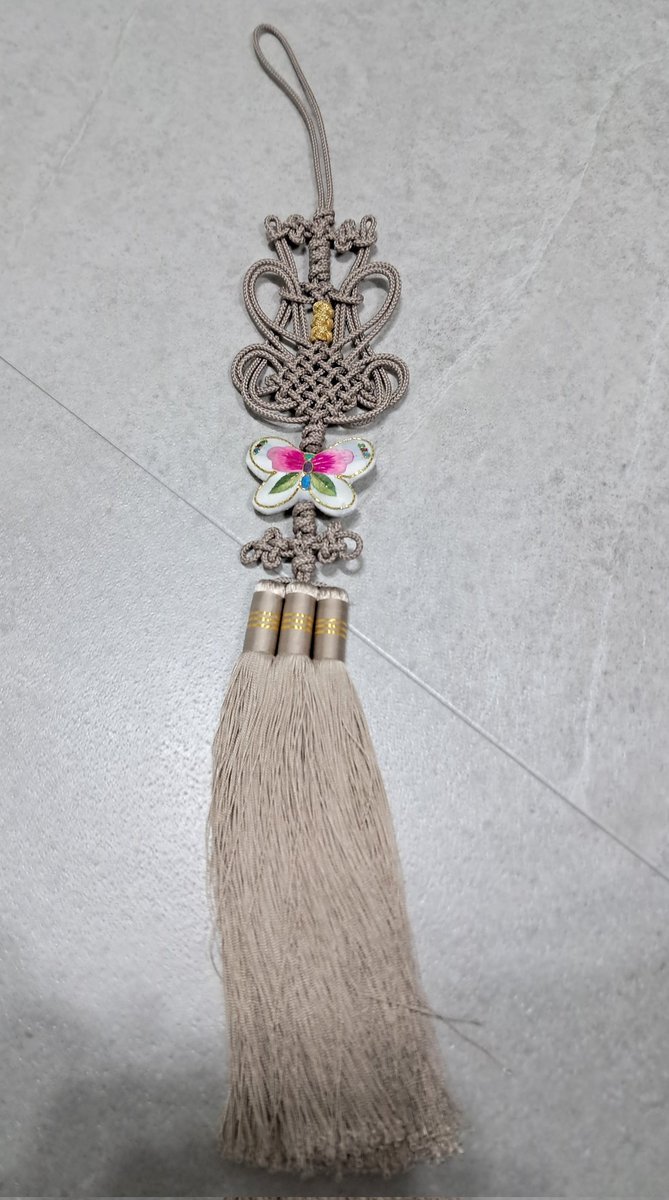 친구에게 결혼 축하 선물로 갈 노리개 완성함