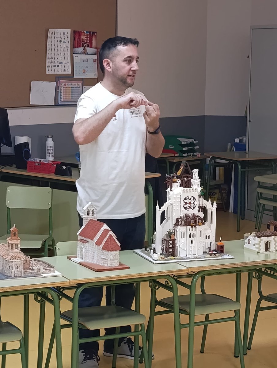 CEIP ELVIRA LINDO tweet media