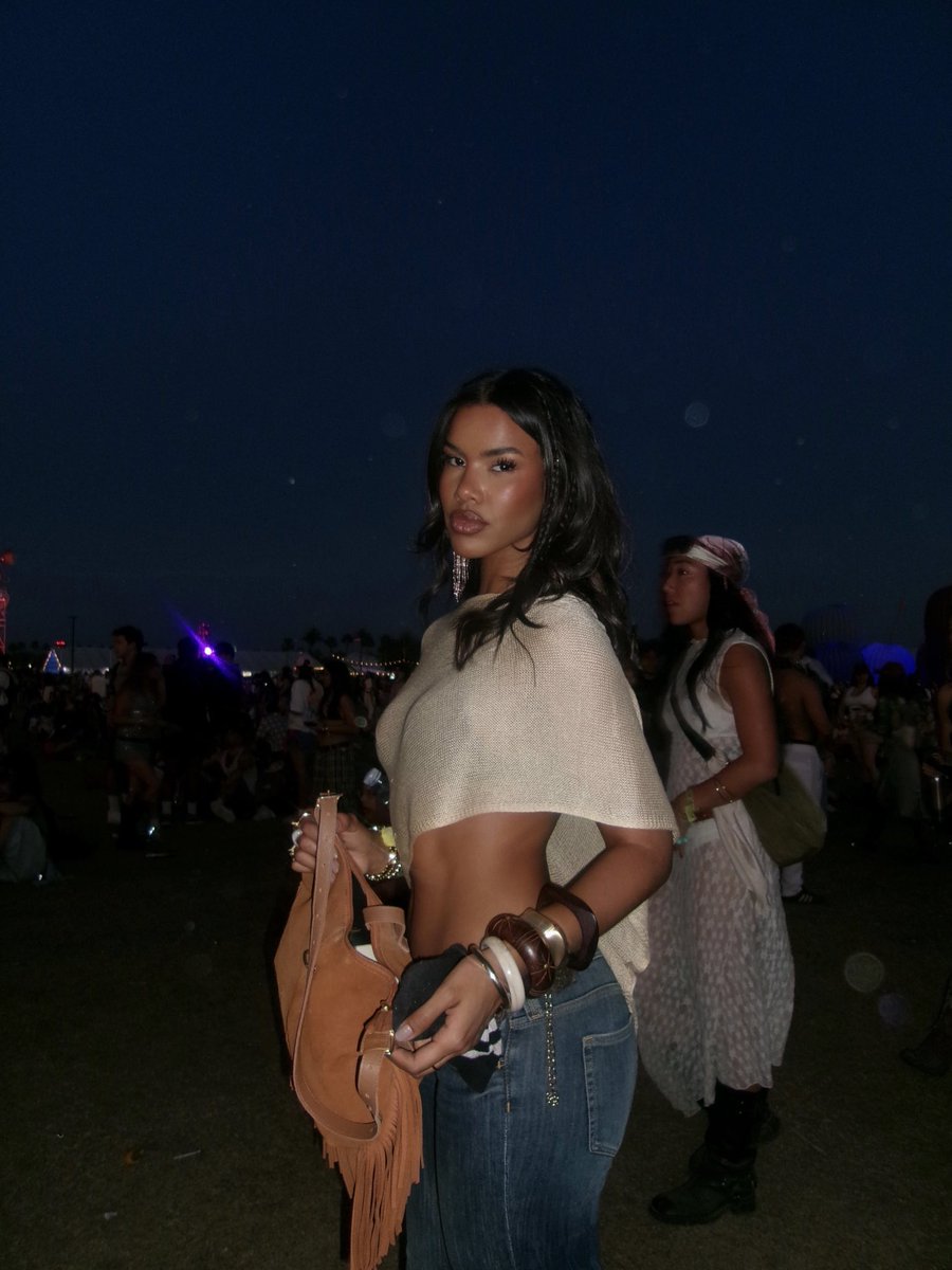 laura bieberchella w2 tweet media