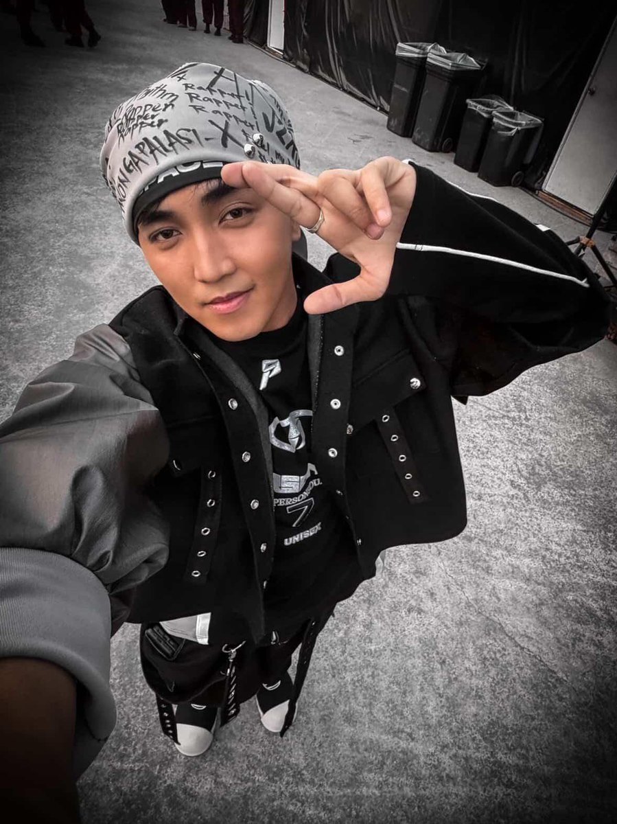 J2X Moderator tweet media