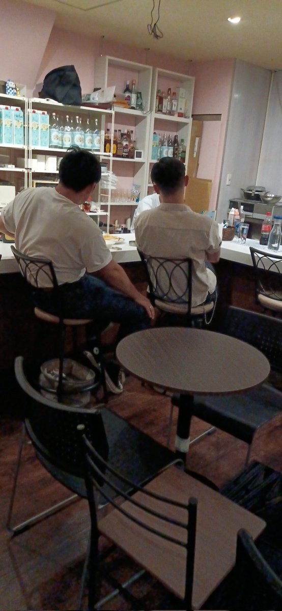 開店してます。若いもんが来ております。
#音楽酒場モトロク
#若者の集う店