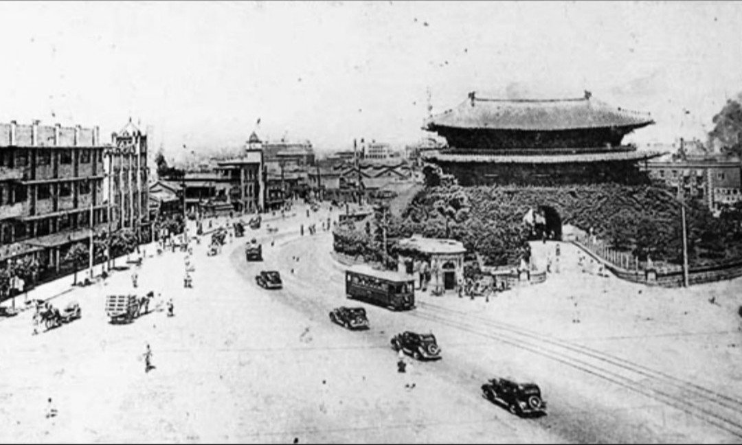 terimakasih0001's tweet image. ✨  朝  鮮  の  国  宝  ✨

韓国人は『日本が全てを奪った！』と言いますが、ソウルの顔である崇礼門（南大門）を朝鮮半島初の国宝に指定したのは実は日本でした。

その崇礼門は2008年、韓国人の手で放火され全焼しました。

(◍•ᴗ•◍)