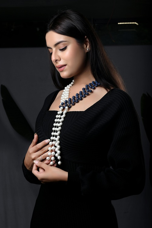 ThreadsWerindia's tweet image. 💎✨ Black outfits deserve sparkle—see which jewellery makes them iconic. 👉 Tap to style smarter: buff.ly/trEZIVg

#BlackOutfitStyle #JewelleryGoals #StyleTips #Threads #WeRIndia