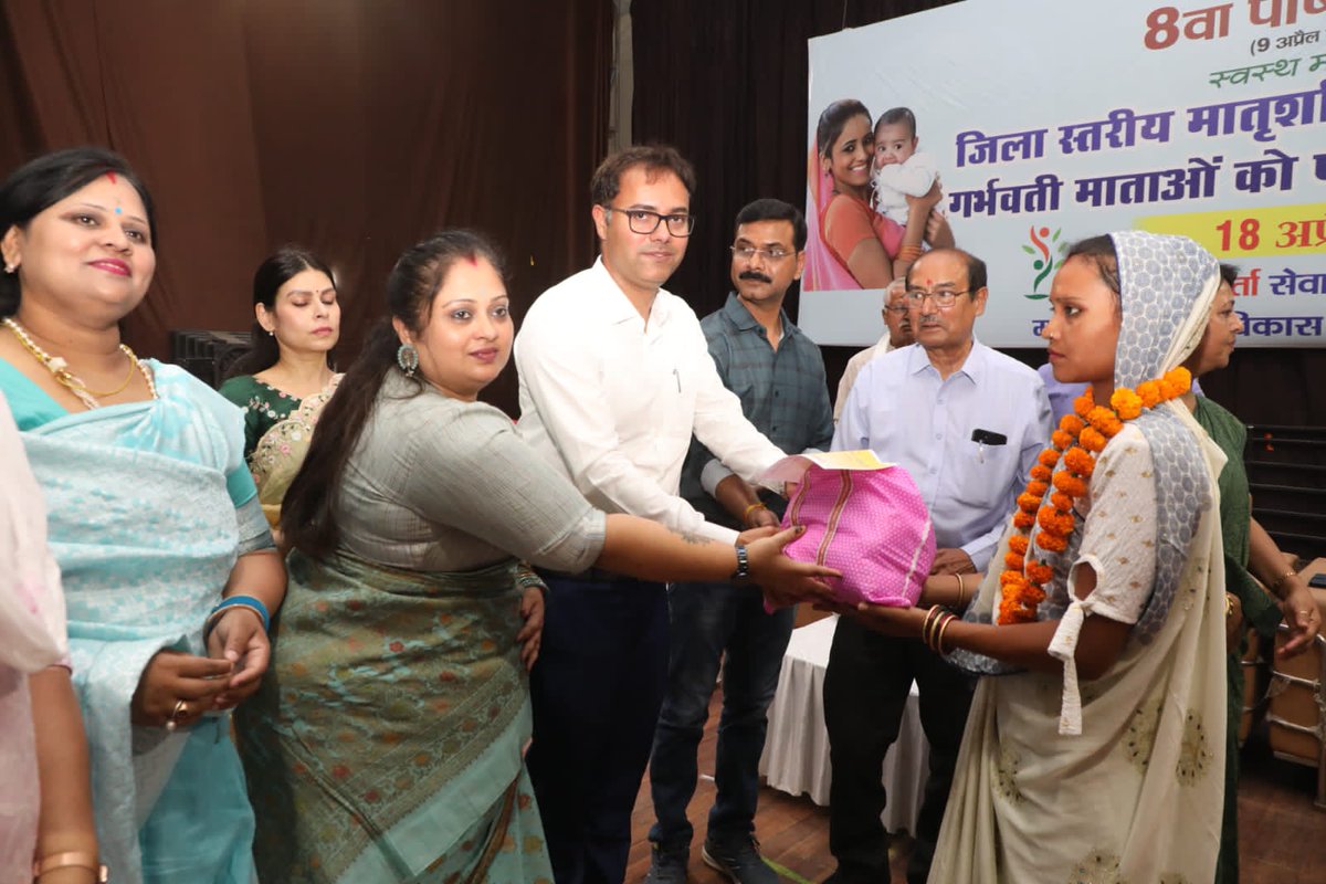 Vskmahakoshal's tweet image. मातृशक्ति का सम्मान ही राष्ट्र निर्माण की नींव है 💐

334 माताओं को पोषण किट वितरण और 3 माह तक देखभाल का संकल्प।

#HealthyMother #HealthyNation #सेवा_भारती #Katni  #VskMahakoshal