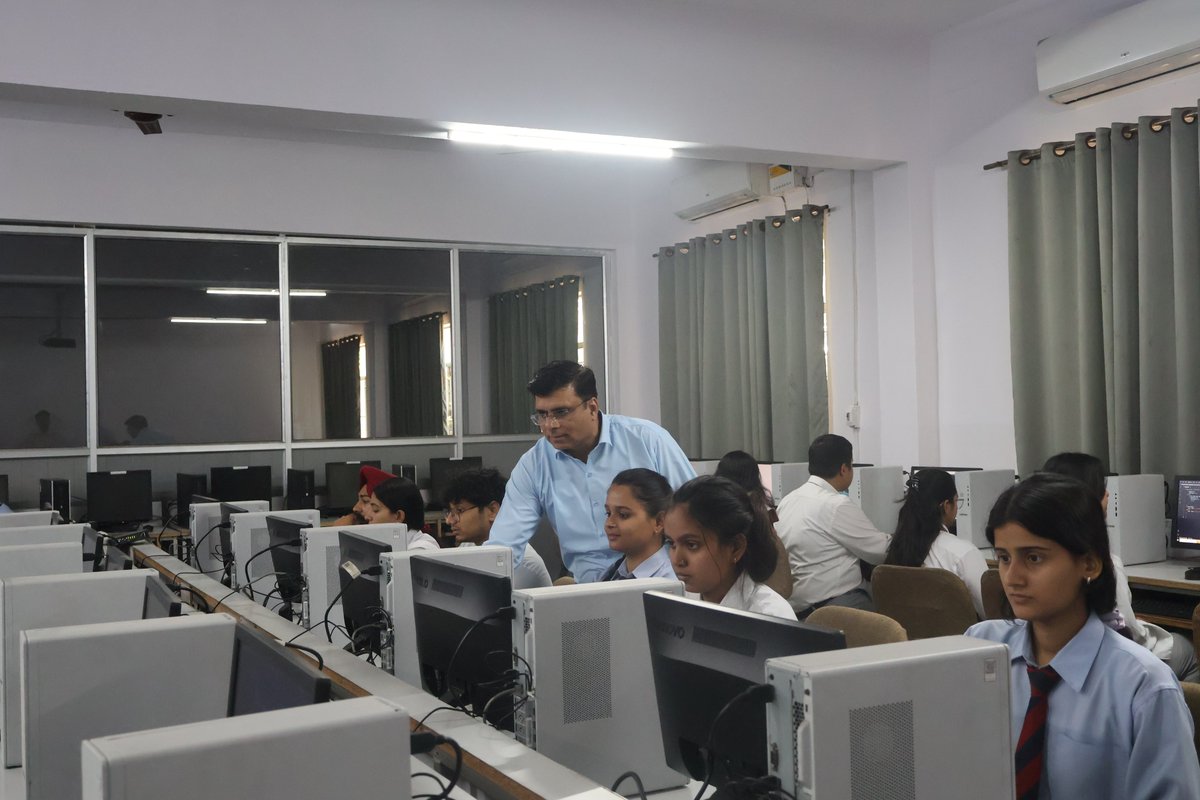 Amrapali University Haldwani tweet media