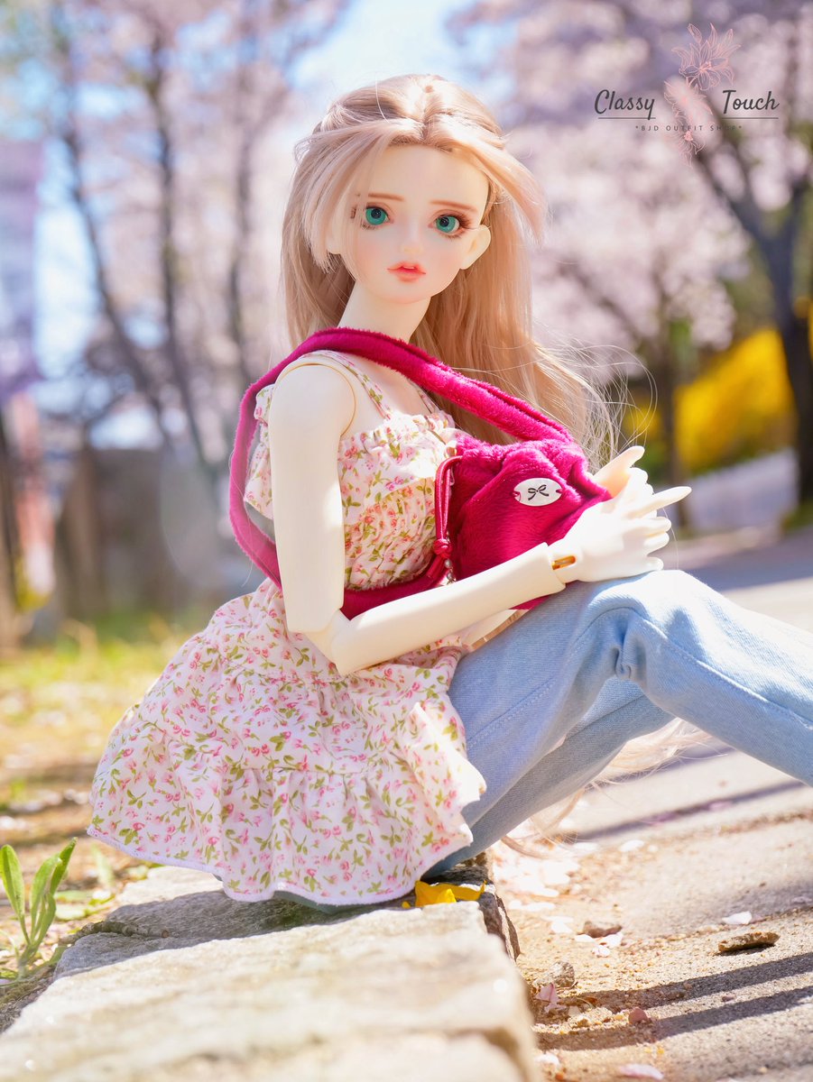 #트인덕장터 

봄·여름 소녀들의 소풍에 딱 맞는 포인트 아이템이 왔어요!
폭신한 극세사 원단과 토끼 꼬리를 닮은 보슬보슬 키링이 하나로 완성된 버니백을 소개합니다 🐇✨

[상세 설명 링크]
m.blog.naver.com/cloudnine_37/2…

📍5월 2일 프로젝트돌 행사장 현물 판매