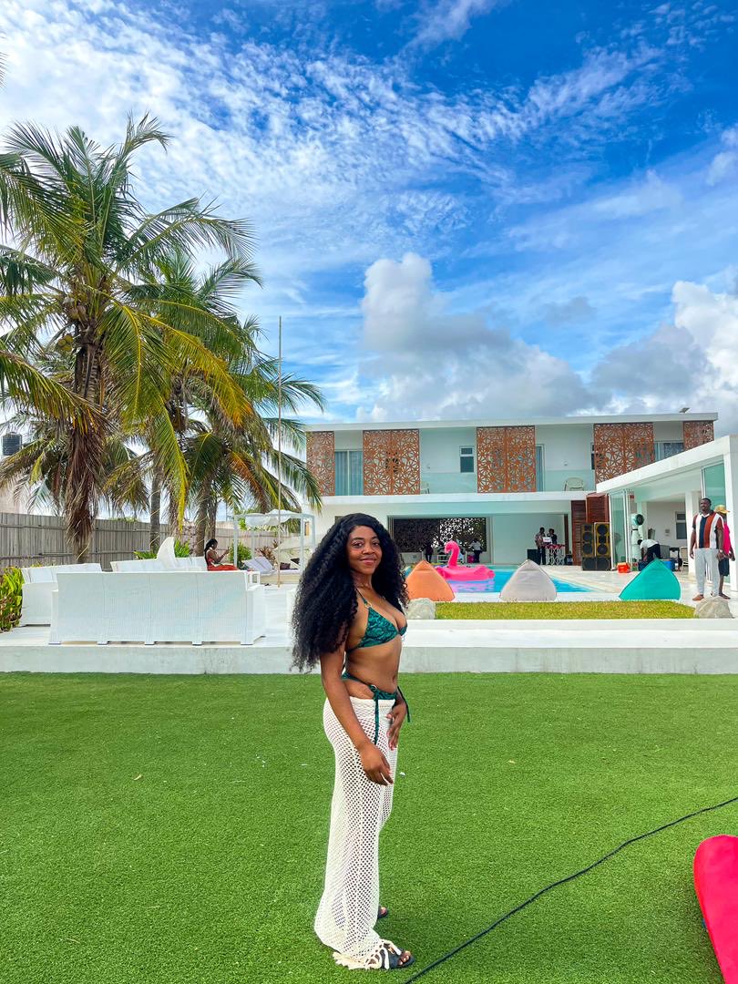 sencillolagos's tweet photo. She came in quiet…
and left with memories louder than words.

Games, laughter, golden hour light, and a space that is soft life, done right. This could be you.😉

Click the link in bio to book your stay.

#sencillolagos #privatebeach #privatebeachresort #ilashebeach #beachbody https://t.co/llNsBAVIk8
