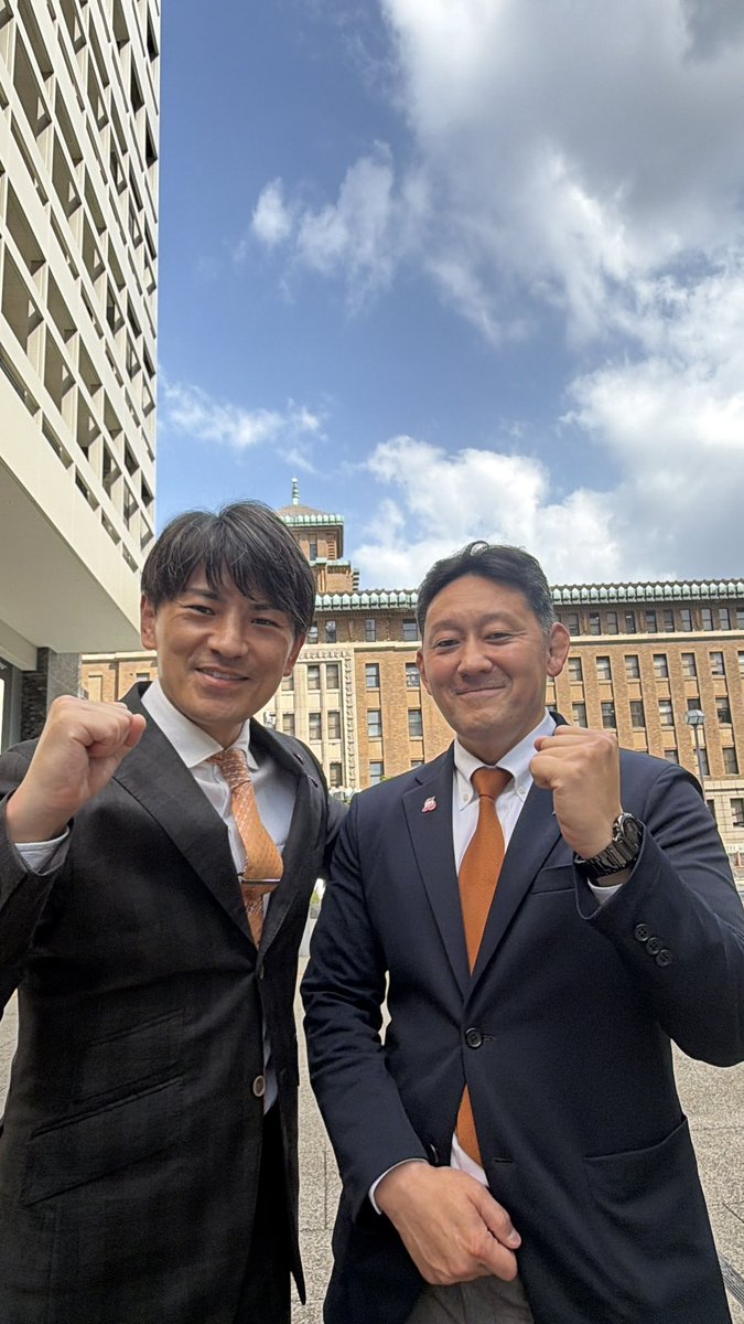 【記者会見❗️】

こんにちは。
参政党神奈川です🍊

本日神奈川県庁 記者クラブにて、
🍊後藤翔太 参議院議員
🍊はじかのひろき 参議院議員
🍊清野まさし茅ヶ崎市議会議員
PJ600の記者会見を行いました。

地元TV局
テレビ神奈川さん。
ほかにもNHKさん
(取り上げてくれるかも⁉️)