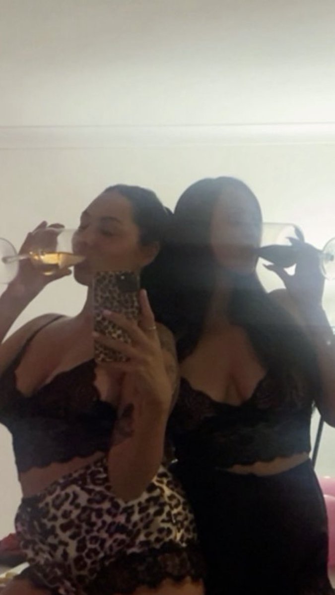 "Friends who vibe together, thrive together" 

"We’re the kind of friends that make strangers jealous"