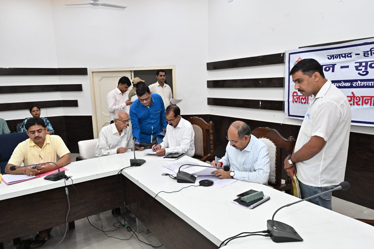 DM_DEOHaridwar's tweet image. जनपद वासियों की समस्याओं  का त्वरित निराकरण करने के लिए जिलाधियारी मयूर दीक्षित की जनपद में की गई अभिनव पहल

*जनपद हरिद्वार देश के पहला जनपद है जहां वर्चुअल माध्यम से जनप्रतिनिधियों द्वारा भी सुनी जाएगी समस्या*

#Haridwar #Uttarakhand #India