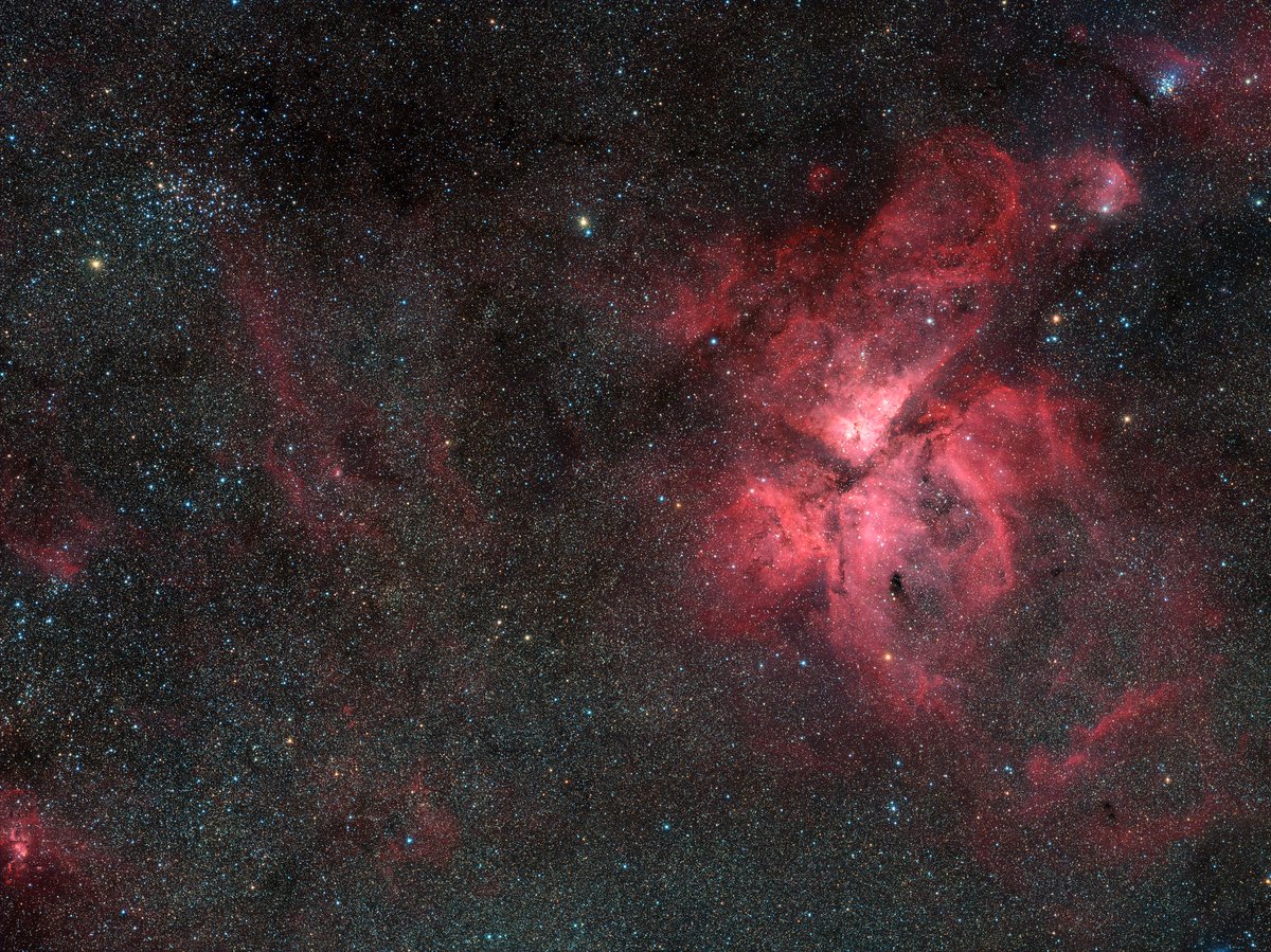tenmonReflexion's tweet photo. OM-3 ASTRO作例。南半球随一のメジャー天体「ηカリーナ星雲」です。2時間分のデータをスタックして天体写真用ソフトウェアで画像処理しました。

星の色がしっかり出ていること、特にノイズ処理をすることなくなめらかな画像が得られたことは、OM-3の裏面照射センサーの天体写真適正の高さを示しています。

BXTという星像をより真円に補正する処理を行っていますが、ピクセルピッチ3.34��という微細センサーに負けないM.ZUIKO 50-200mmF2.8 PROの光学性能の高さもポイント高です（BXT処理前画像では四隅はほんの少し流れます）。

OM-3 ASTRO 50-200mmF2.8 200mmF2.8 ボディマウ���ト光害カットフィルターBMF-LPC01 ISO3200 60秒120枚スタック(Drizzle 2x) PixInsightでCC、BXT、MAS処理後、Photoshopで調整
