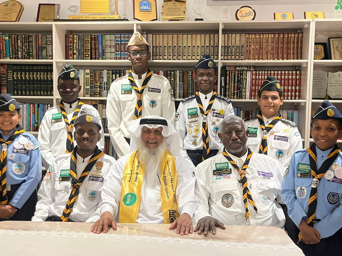 MASAALALI's tweet photo. كان له أبلغ الأثر في نفسي وأعاد لي روح الشباب وحيويته ونشاطه فشكراً جزيلاً من أعماق قلبي لقادة وأعضاء فريق كشافة شباب مكة على زيارتهم وتكريمه لنا وفقهم الله لكل خير https://t.co/m03RwV5yAB