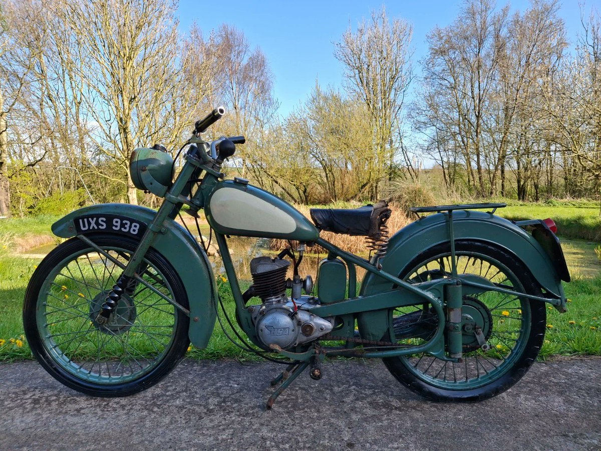 BarnfindMCycles's tweet image. Check out this 1952 BSA Bantam D1! Ebay ad here ow.ly/AA9i50YMkEE #BSA #ClassicMotorcycles #VintageBikes #MotorcycleRestoration #RetroRides barnfindmotorcycle.com