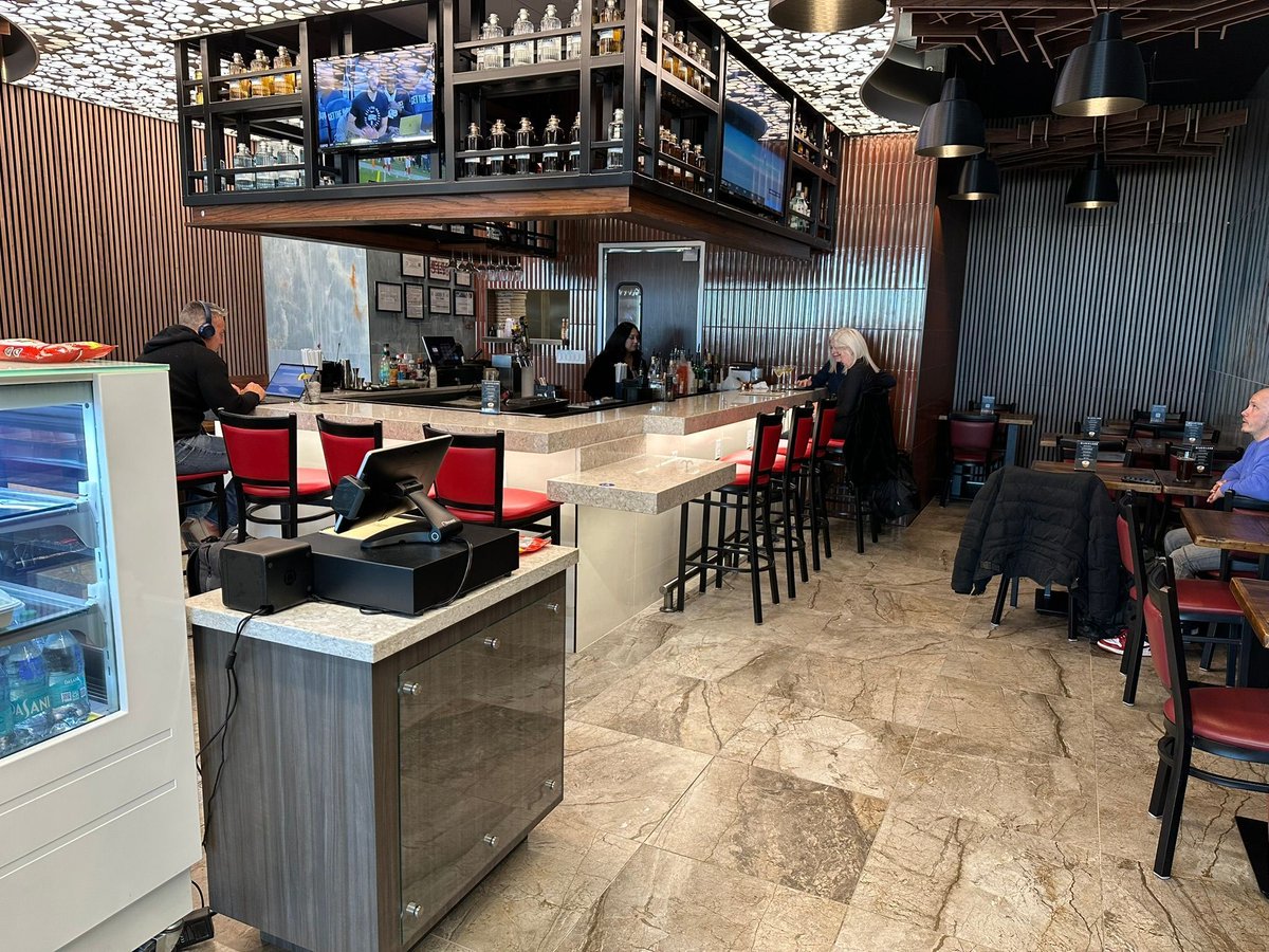 ucfoodietv's tweet image. Definitely Your Before Flight Stop at DFW.

Bugatti Bar and Taverna.

buff.ly/sanbovN 

#Bugatti #DFW #ItalianFood #UndercoverJetsetter
