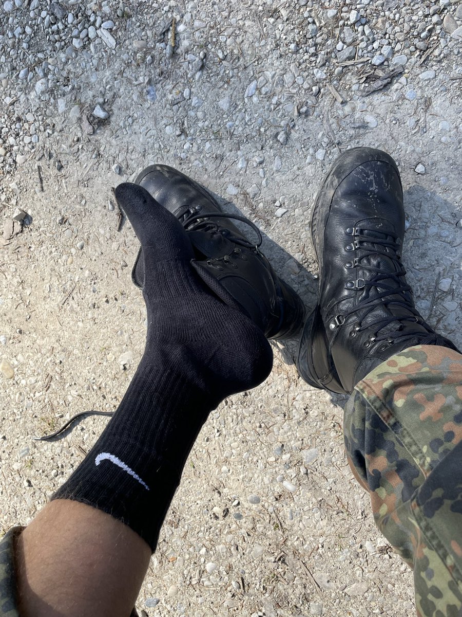 Sneakerking (5,9k) tweet media