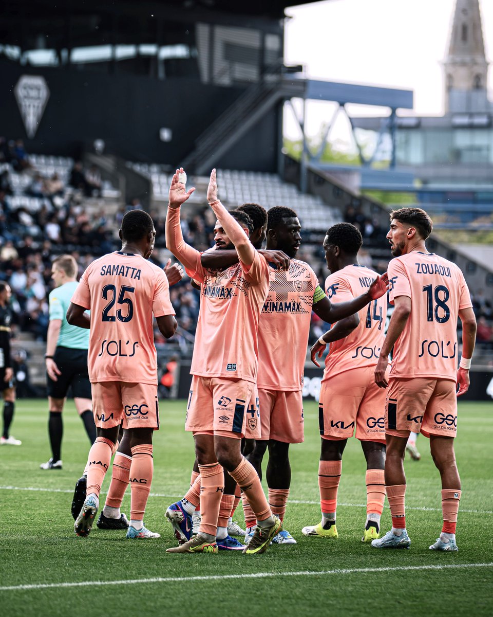Sofiane Boufal ouvre son compteur havrais d’un but un peu spécial à Angers. 💙

#SCOHAC