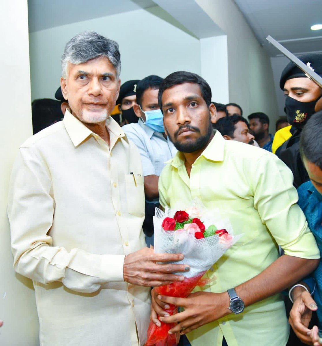 ShyamDepa's tweet photo. ప్రజల మనిషి జనం మెచ్చిన నాయకుడు ఆంధ్రప్రదేశ్ ముఖ్యమంత్రివర్యులు @ncbn శ్రీ నారా చంద్రబాబు నాయుడు సార్ గారికి హృదయపూర్వక జన్మదిన శుభాకాంక్షలు https://t.co/Csng3rAaGl