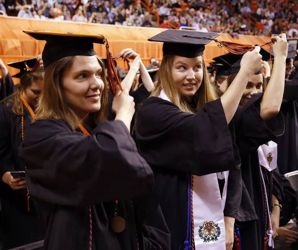 simon gentle tweet media