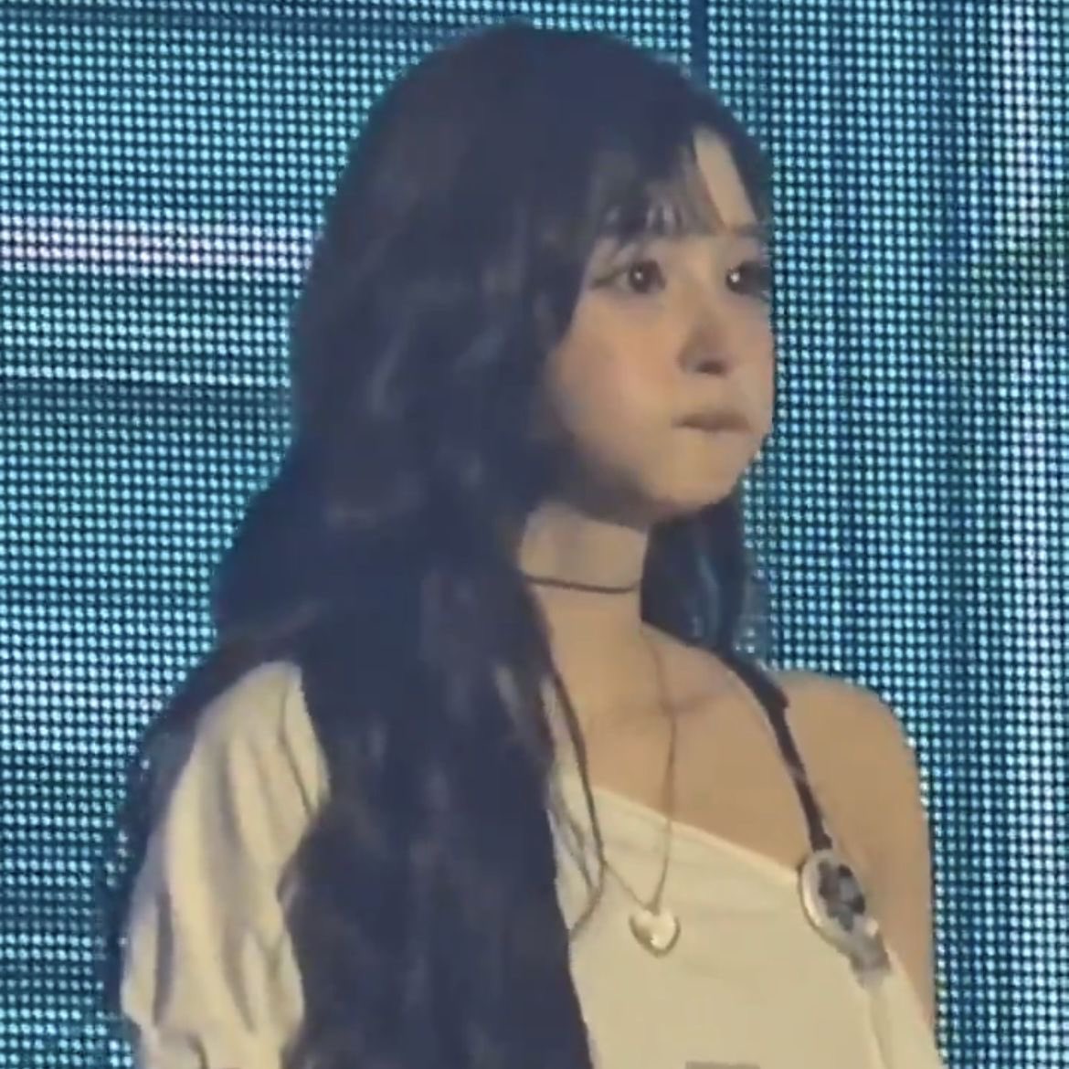 ohhaewonliker's tweet image. At the office wanting to end my shit #mondays 😂