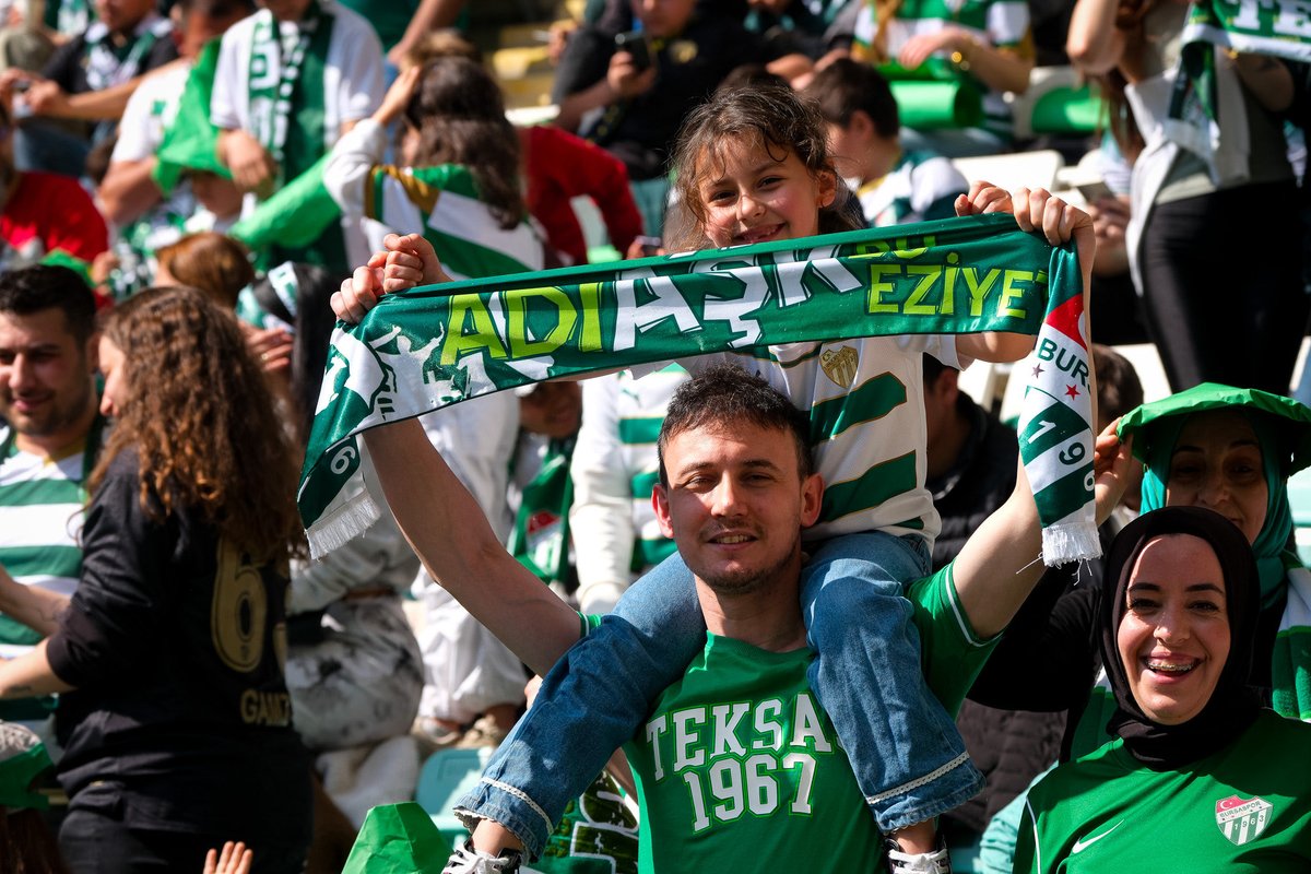 bursasporluyuz's tweet image. Bursaspor’umuzun kendi sahasında 5-1 kazandığı ve şampiyonluğunu ilan ettiği Somaspor maçından @Adnan_BATIR ve @muraatdemiirr’in taraftar fotoğrafları…

Fotoğrafların tamamına internet sitemiz üzerinden ulaşabilirsiniz.

#bursa #bursaspor