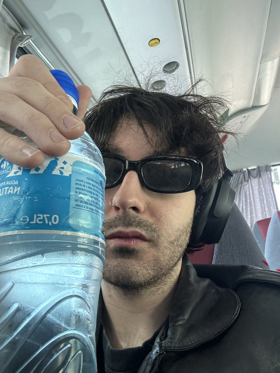 Desde esta humilde cuenta se recomienda no tirarse desde el viernes borracho si el lunes tenéis cosas que hacer