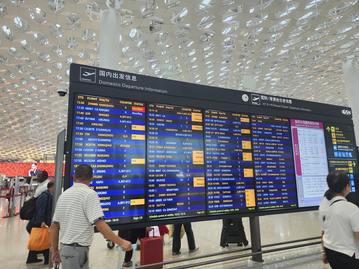 ตาลายหมดแล้ว ถามอังกฤษเค้าตอบจีน เอาฟ๊อกมาเป็นเพื่อนฟ๊อกเอ้ยช่วยยายด้วย รับกระเป๋าและเช็คอินใหม่3 รอบ ตายแน่ๆ #zhenzhen