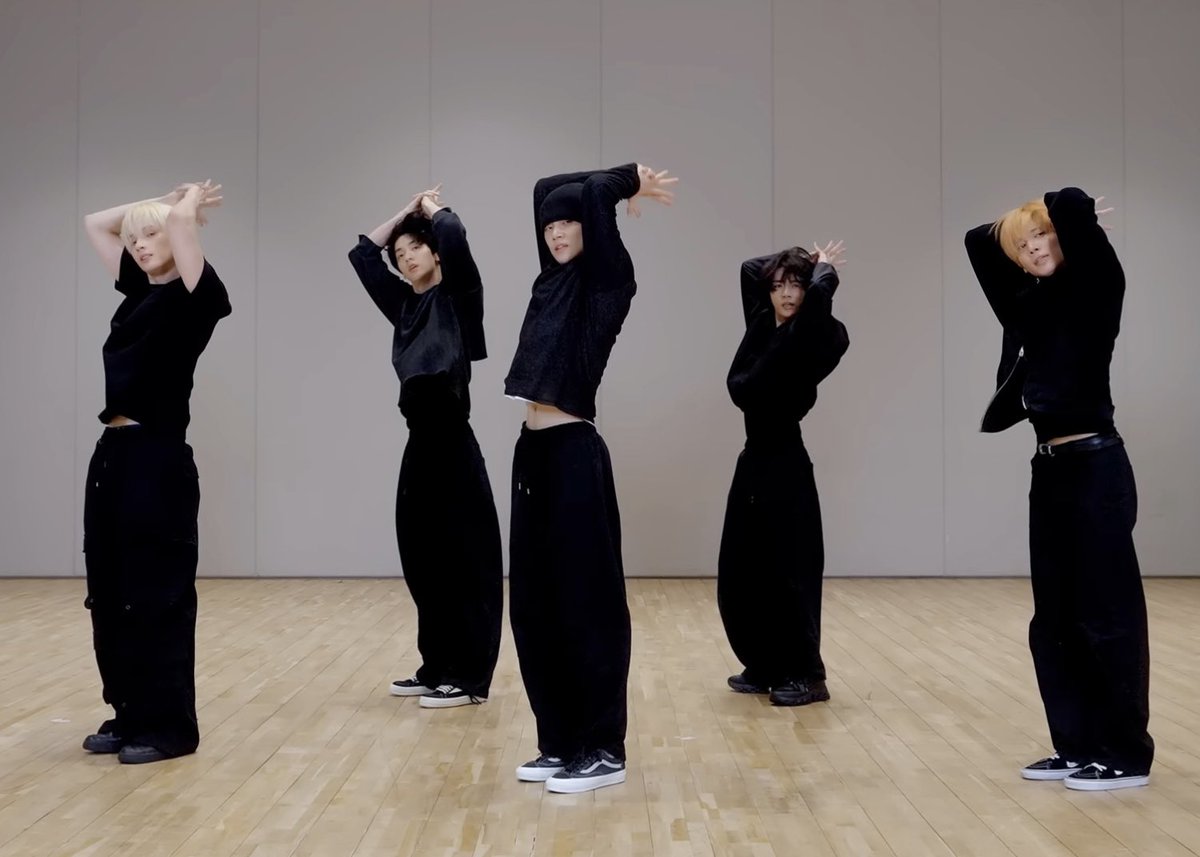 gianna 𖣂 tweet media