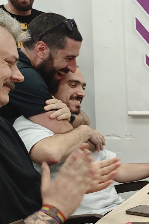 PapaSwarley's tweet photo. Una de las fotos más bonitas que voy a tener y que me voy a llevar como recuerdo del juego y del proyecto cantinero. @KamposWhite top 4 a una partida de final cantinera, y yo escapé ganador del PQ de nuestra tierra pudiendo ganar al bichaco de Sasan. La vida puede ser maravillosa https://t.co/nQ8gs9UnR6