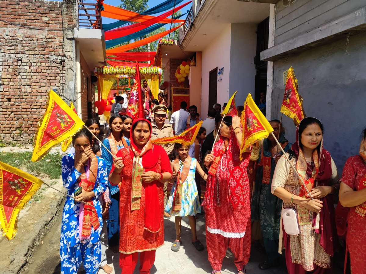 bstvlive's tweet image. सहारनपुर : मिशन शक्ति अभियान फेज-5 का आगाज

➡बिहारीगढ़ थाने में अभियान की शुरूआत
➡गुड टच-बैड टच पर बच्चों को किया गया जागरूक

#Saharanpur #MissionShakti #UttarPradesh