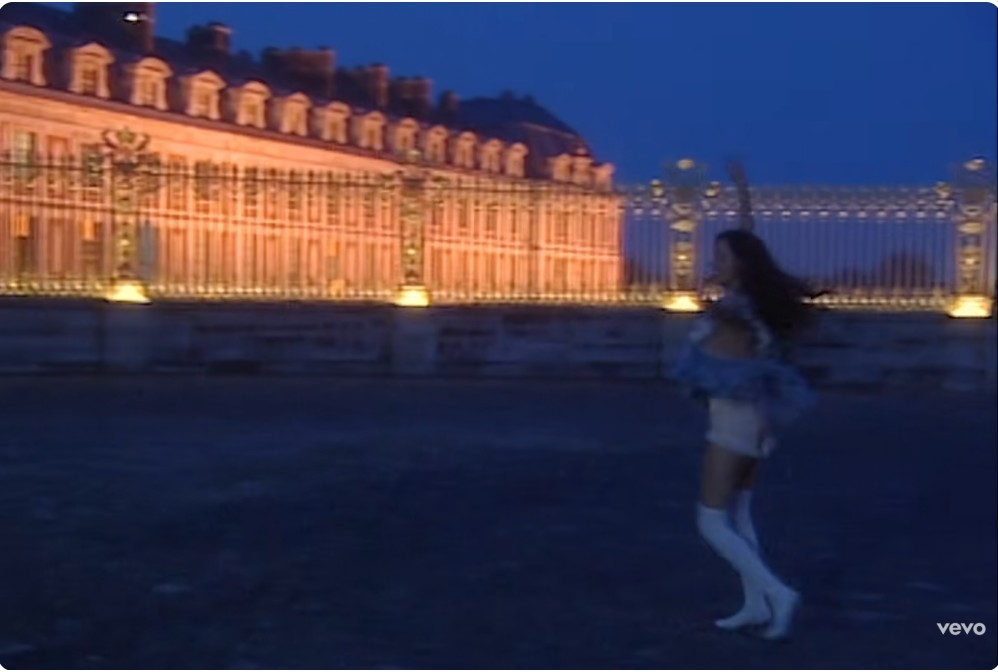 FrenchEmbassyPH's tweet image. 🇵🇭 Filipino-American pop star @oliviarodrigo filmed her music video for “drop dead” at the Château de Versailles 🇫🇷✨

🏛️ A #UNESCO World Heritage Site, the palace is famed for its architecture, gardens, and influence on European art.

📷: Olivia Rodrigo/YouTube