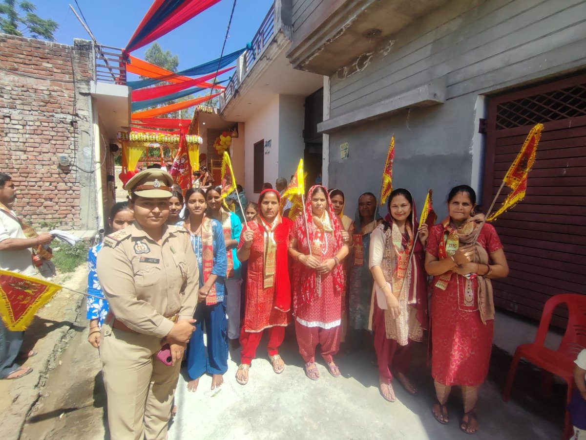 bstvlive's tweet image. सहारनपुर : मिशन शक्ति अभियान फेज-5 का आगाज

➡बिहारीगढ़ थाने में अभियान की शुरूआत
➡गुड टच-बैड टच पर बच्चों को किया गया जागरूक

#Saharanpur #MissionShakti #UttarPradesh