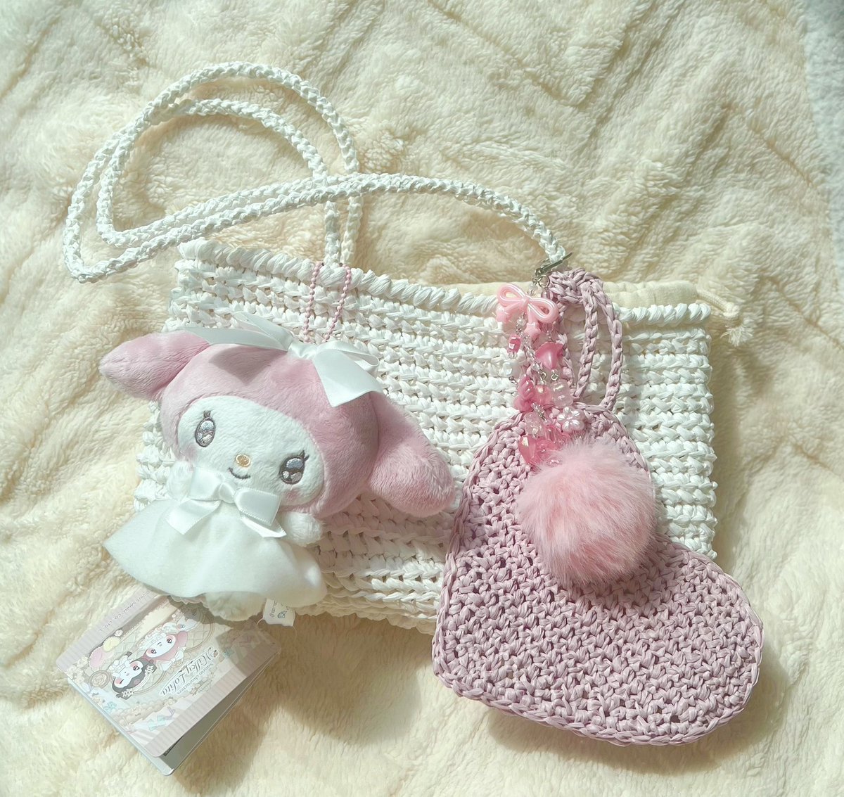 로로핸드웍스 초콜릿백 몇년전부터 째려보다가 결국 떳다네요 ㅜㅜ 너무 귀엽
이번에 버터색 입고됐길래 하나 더 구매완..

초콜릿백 - 화이트
러브러브백 - 핑크