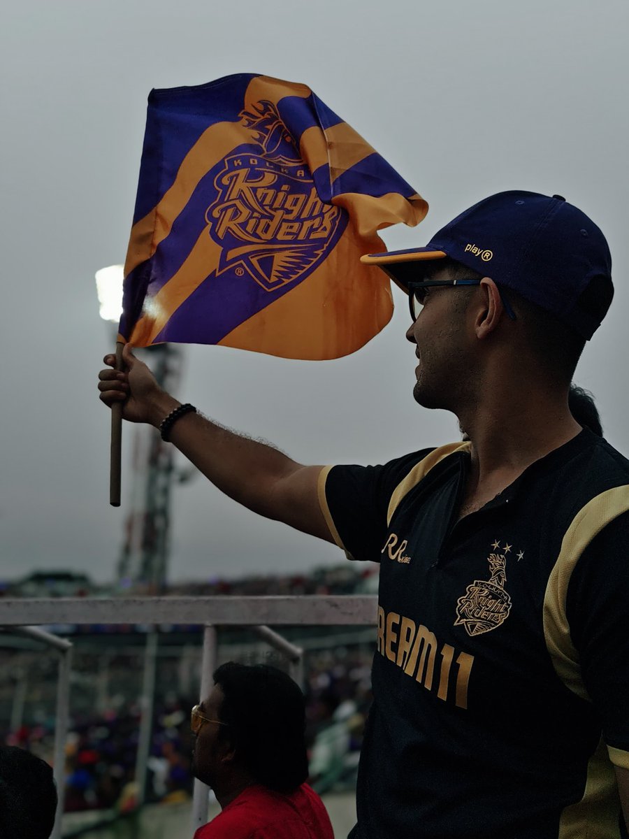 ankanbhat1000's tweet photo. An absolutely transcendent atmosphere at the #EdenGardens  It was a spectacular display of cricket. A special request to the DJ: Please play some Bengali songs as well to further heighten the already electrified environment. EDEN GARDENS never disappoints. @KKRiders #KKR #AmiKKR https://t.co/Cb7KbMhS6r
