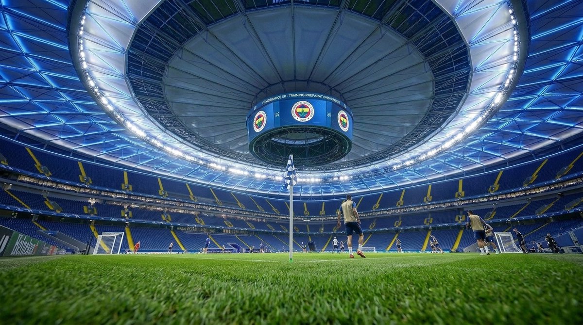 Son YDK toplantısını ve sonrasındaki süreci takip ettiğimde hayal kırıklığına uğradım. Fenerbahçe camiasında kulübü geliştirecek olan eleştiri ve sorgulama yapısı maalesef tükenmiş durumda. Ne geleceğe dair akılcı bir planlama yapılacağına, ne borçların kapanıp kulübün