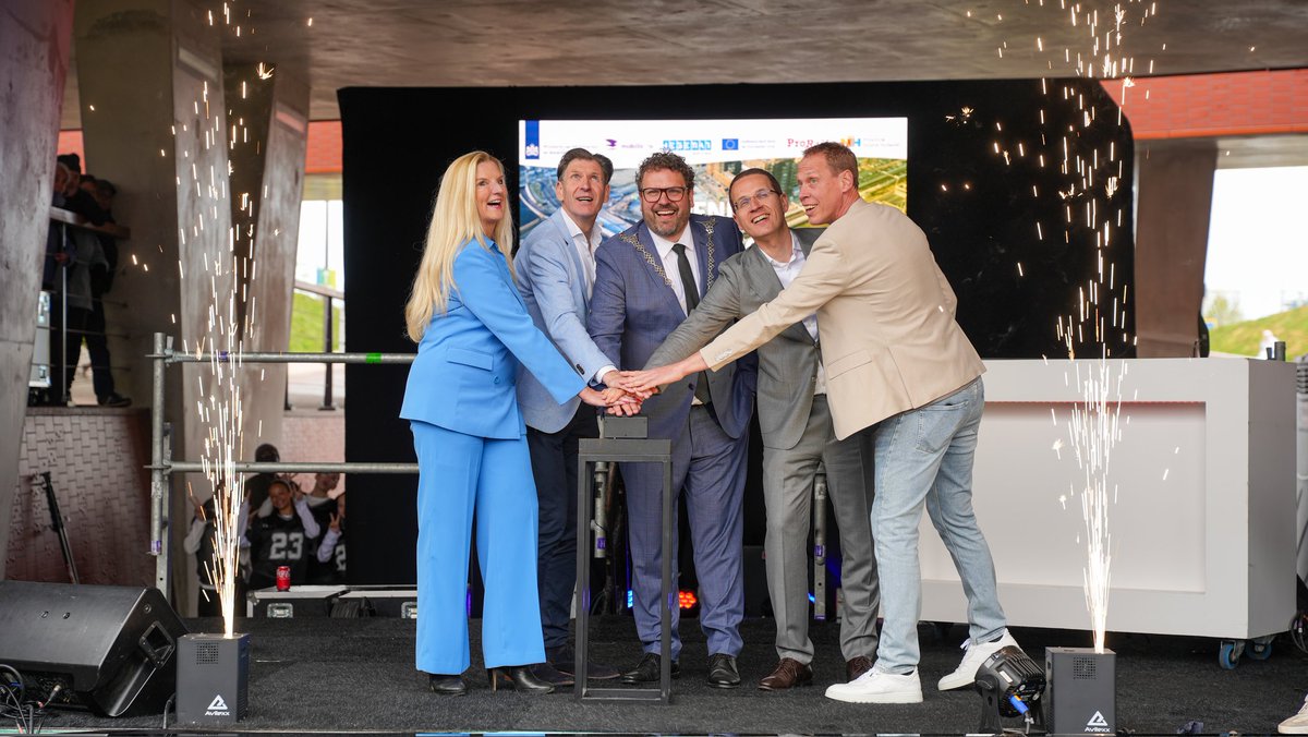 Freelance fotograaf beschikbaar 📸

Ik werk aan visuele content voor media, campagnes en online platforms — van portretten en reportages tot behind-the-scenes.

Snel inzetbaar en gewend om onder deadlines te werken.

Op zoek naar een fotograaf? DM staat open.