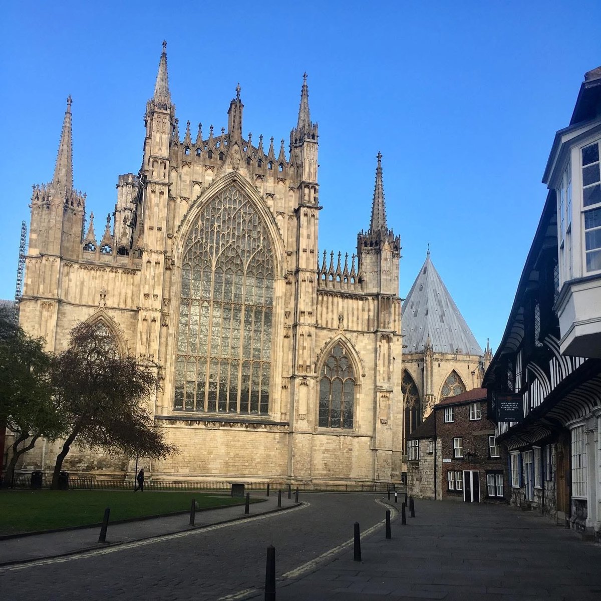 MarsayHelen's tweet image. Blue sky over York this morning. Not sure long it will last! #york #yorkshire #blueskies