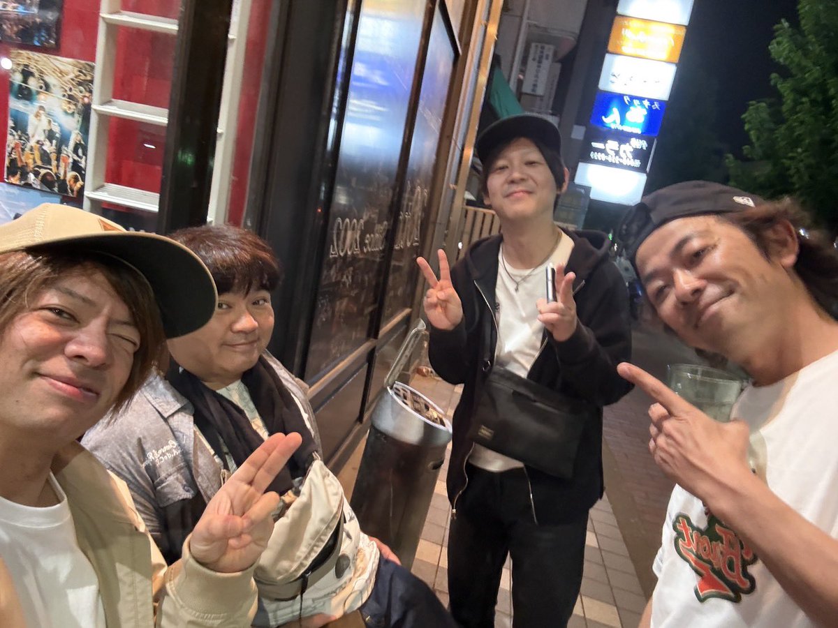 bech_slow's tweet photo. 昨日はサンダースネイクさんでDREAM812でした！
呼んでくれたヒデさん、厚木サンダースネイクさん、共演者の皆様、そして遊びに来てくれたそこの貴方様！
ありがとうございました！
この4人でライブできる幸せをド派手に噛み締めた1日だったなぁ。
うん！感謝っ！！

#dream812 #厚木サンダースネイク https://t.co/csOgMPnHjz