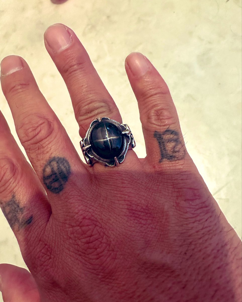 ブラックスター 💍

懐かしい 良き😊