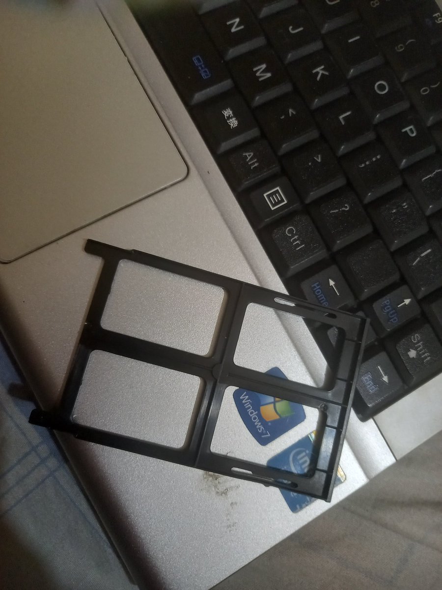 stqrsc0llide's tweet image. Just found out this thing is a part of my laptop a few days ago, still wondering wtf this does help me

#windows #helpmedudewtfisthis #windows7 #windows10prothing