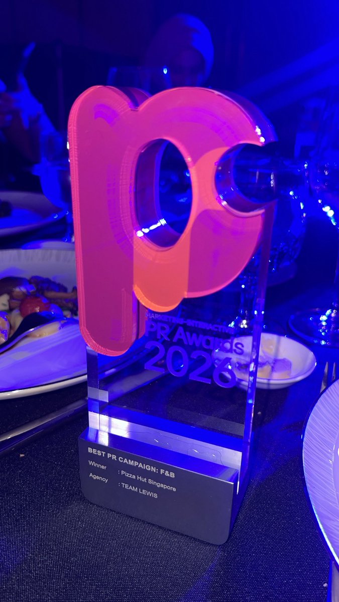 teamlewisglobal's tweet image. A huge congrats to TEAM LEWIS Singapore for clinching Silver 🥈 for their work with @PizzaHut_SG, at last Friday's @MarketingEds PR Awards gala event. Their Cheeseburger Melts campaign won Best PR Campaign - F&amp;amp;B!

#PRAwards #MarketingAgency #Awards