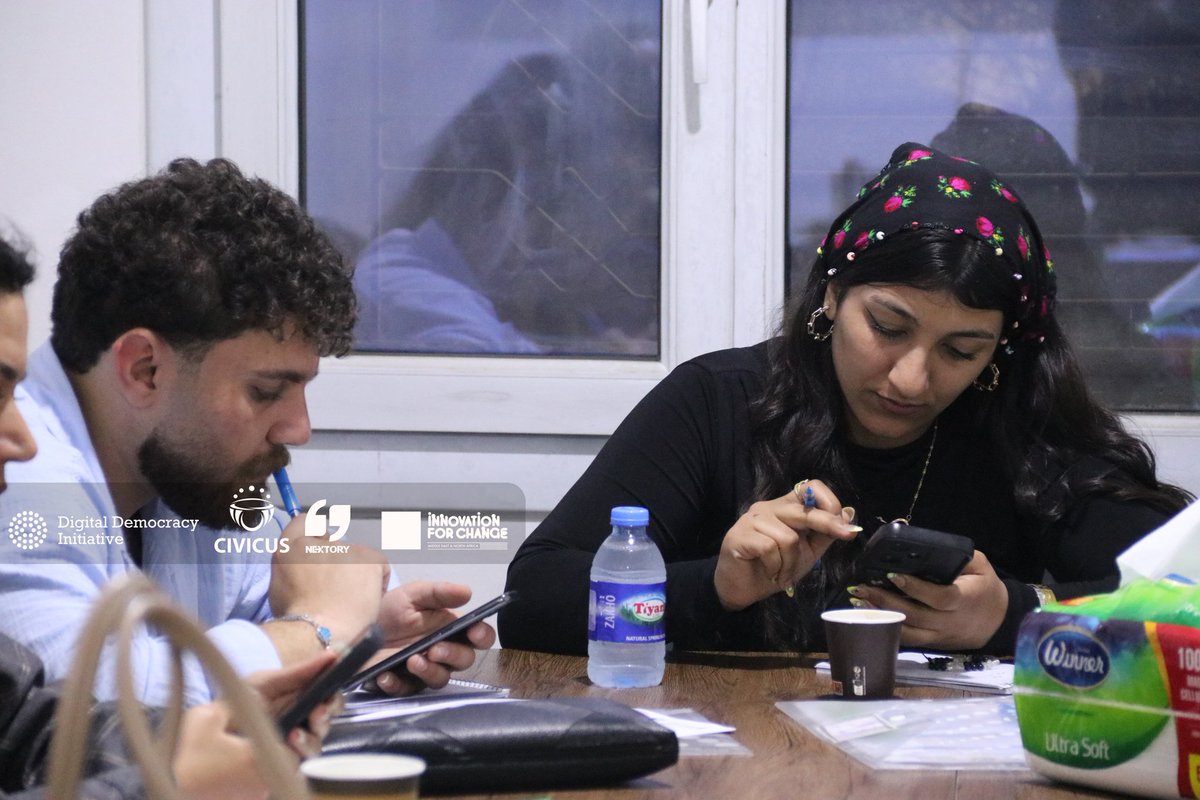 NextoryPlatform's tweet photo. بدأنا تدريب المشاركين/ات على صحافة الموبايل، والممارسات الصحفية المسؤولة، بهدف تمكينهم/نّ من إنتاج محتوى صحفي مسؤول ومراعي لحساسية النزاع وحساسية النوع الاجتماعي، وبتبنّي أخلاقيات العمل الصحفي. https://t.co/TKq622fZc2