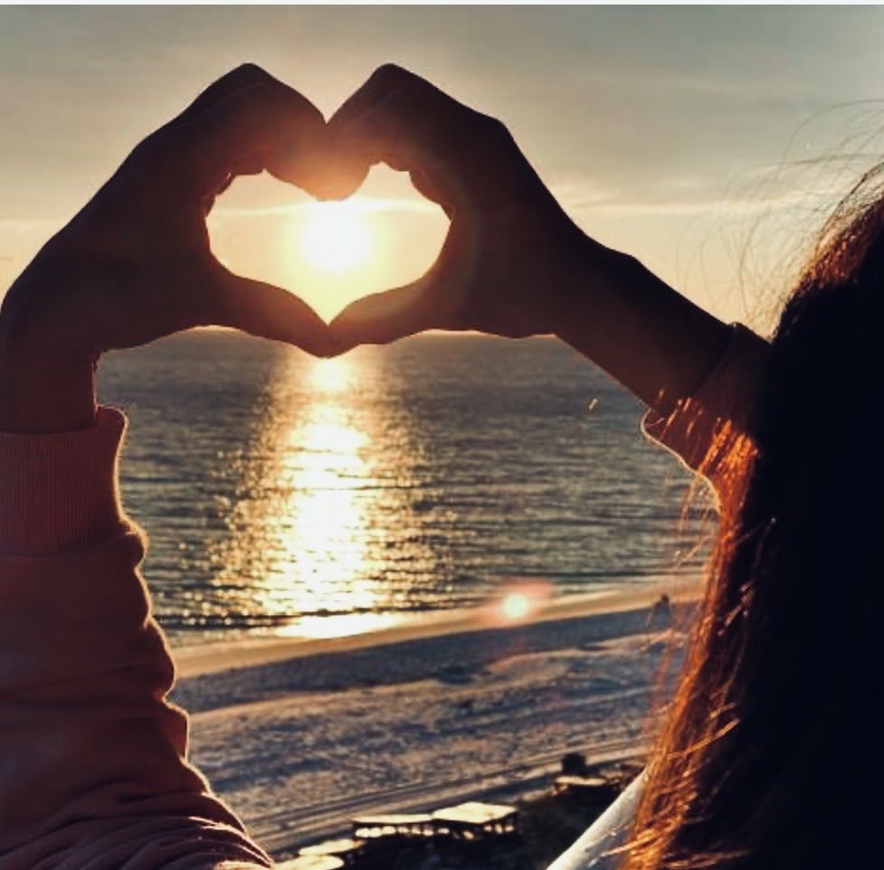 LadukeCharlotte's tweet image. Let's See a Picture w the
Sun in it..🌞
#MondayMorning
~Aren't *Hangover-Free
Mornings the Best?🔥😃
#MondayMotivation
~To Be the Best
*Version of Myself
#MondayMood
🌿🌼🎶💥🌝🦋
#RecoveryPosse
All of your *Snaps are
Lovely👍 Have a Great 
New Week my fellow 
#Twits love, Char🌞