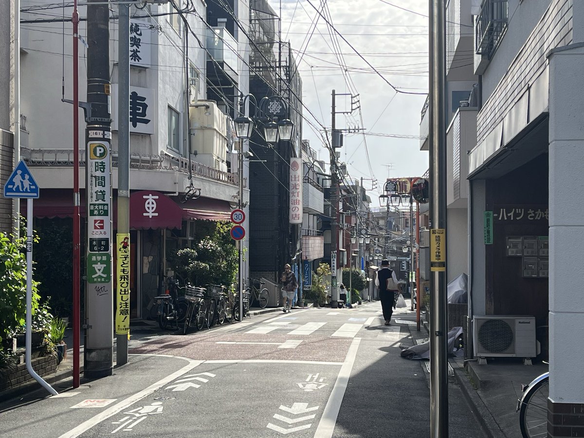 sense_narrative's tweet photo. 昨日も歩いたわいな🫠

京成曳舟
→新宿三丁目：四丁目がエア���ケで💘
→代々木：売ビル探訪記と🍛
→本町：不動通り児童センター前交差点に💗
→幡ヶ谷：小規模リノベ盛ん
→西原：こじんまりおしゃショップコミュ
→参宮橋：超おしゃショップで蕎麦
→原宿：常&amp;おもひるスタバ☕️
京成曳舟［31636歩］ https://t.co/7B96n2FtZ6