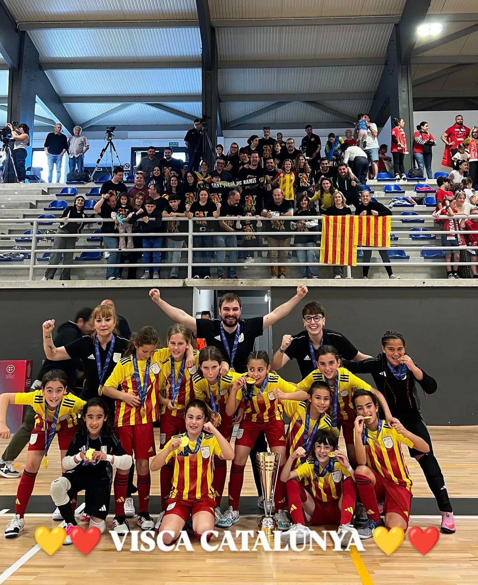 FSSANTCUGAT's tweet photo. ⚽️🏆🥇 Arlet Ribas i Laia Vargas, campiones d'Espanya de Seleccions Autonòmiques Sub-10 femení amb la selecció catalana!

📸 @FCF_CAT i FSSC.

👏 Felicitats, CAMPIONES!

🔗 https://t.co/Lzu3bd0T3j .

#SantCugat #FSSantCUgat @jordpalau @SamyaaBouras @LosaAitor @AnnaPaA19 https://t.co/zpv2J4dySp