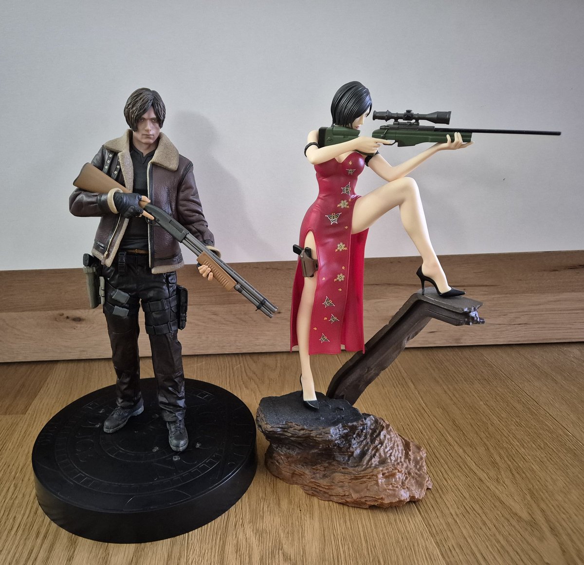 2003_sarah_s's tweet image. Ada/Aeon nation: 
I ordered a statue of Leon from the RE4 Remake, and the delivery arrived today! Now I can finally display Ada and Leon together!
I got my Ada statue a few weeks ago.

#RE #RE4Remake #AdaWong #LeonSKennedy