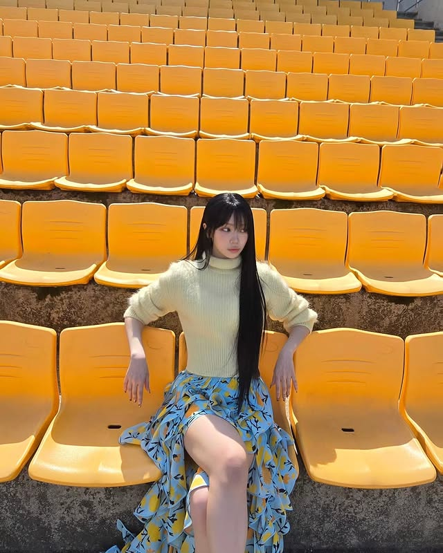 hourly chaewon ☆ tweet media